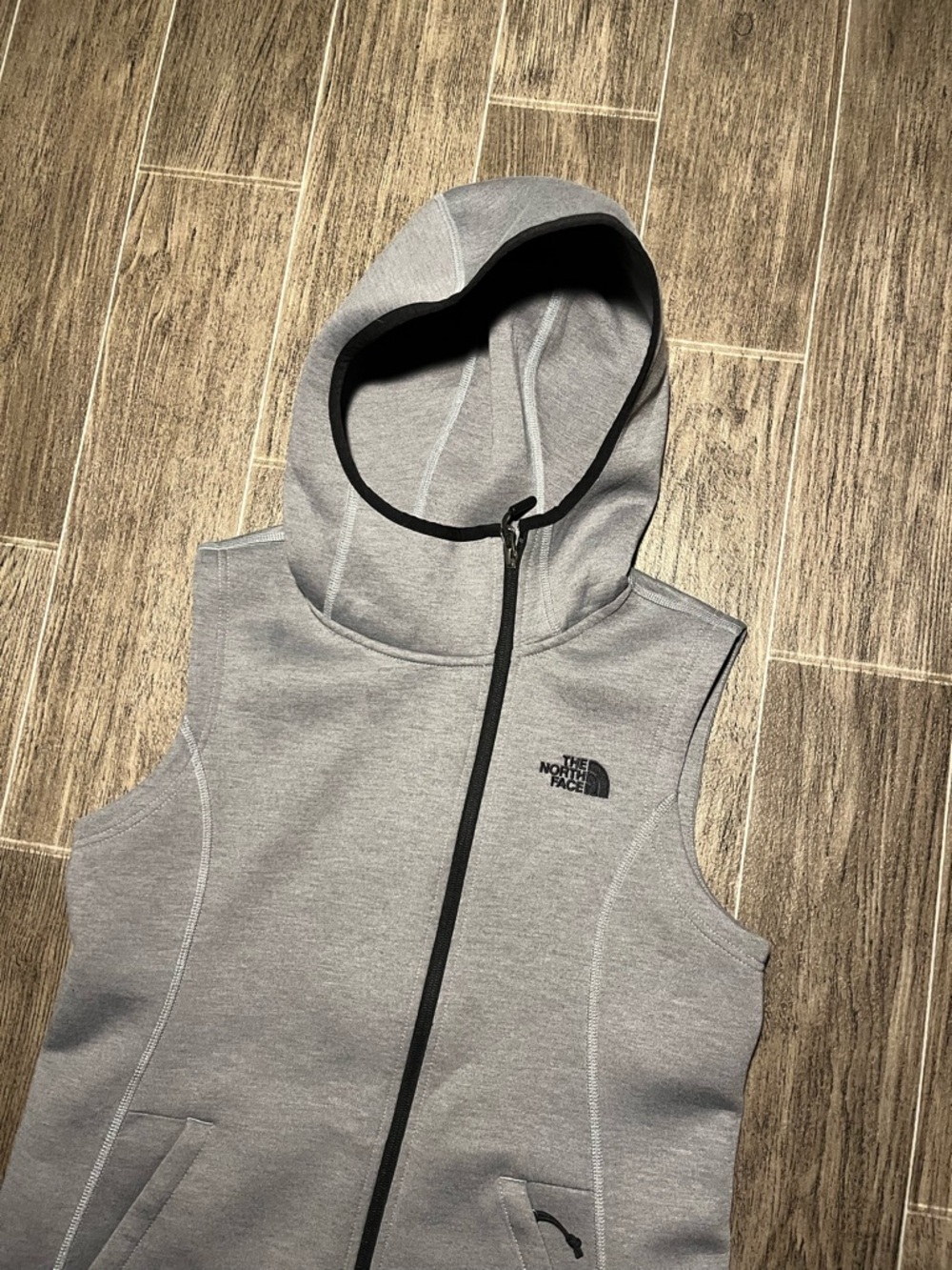 The North Face Women's Canyonwall Grey Hooded Vest Size Medium Full Zip - Picture 2 of 7